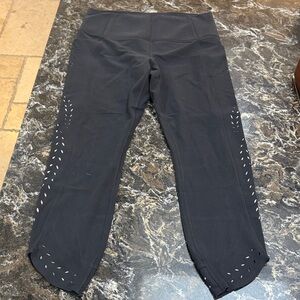 Athleta salutation stash pocket laser cut 7/8 tight